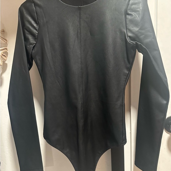 Good American Faux Leather Long Sleeve Body Suit - Picture 4 of 5